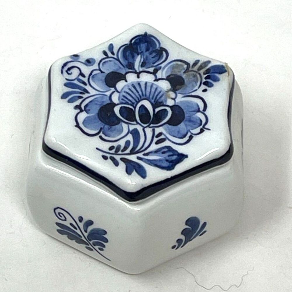 Hand Work Delft Blue Covered Trinket Dish Made in Holland w/Makers Mark Vintage
